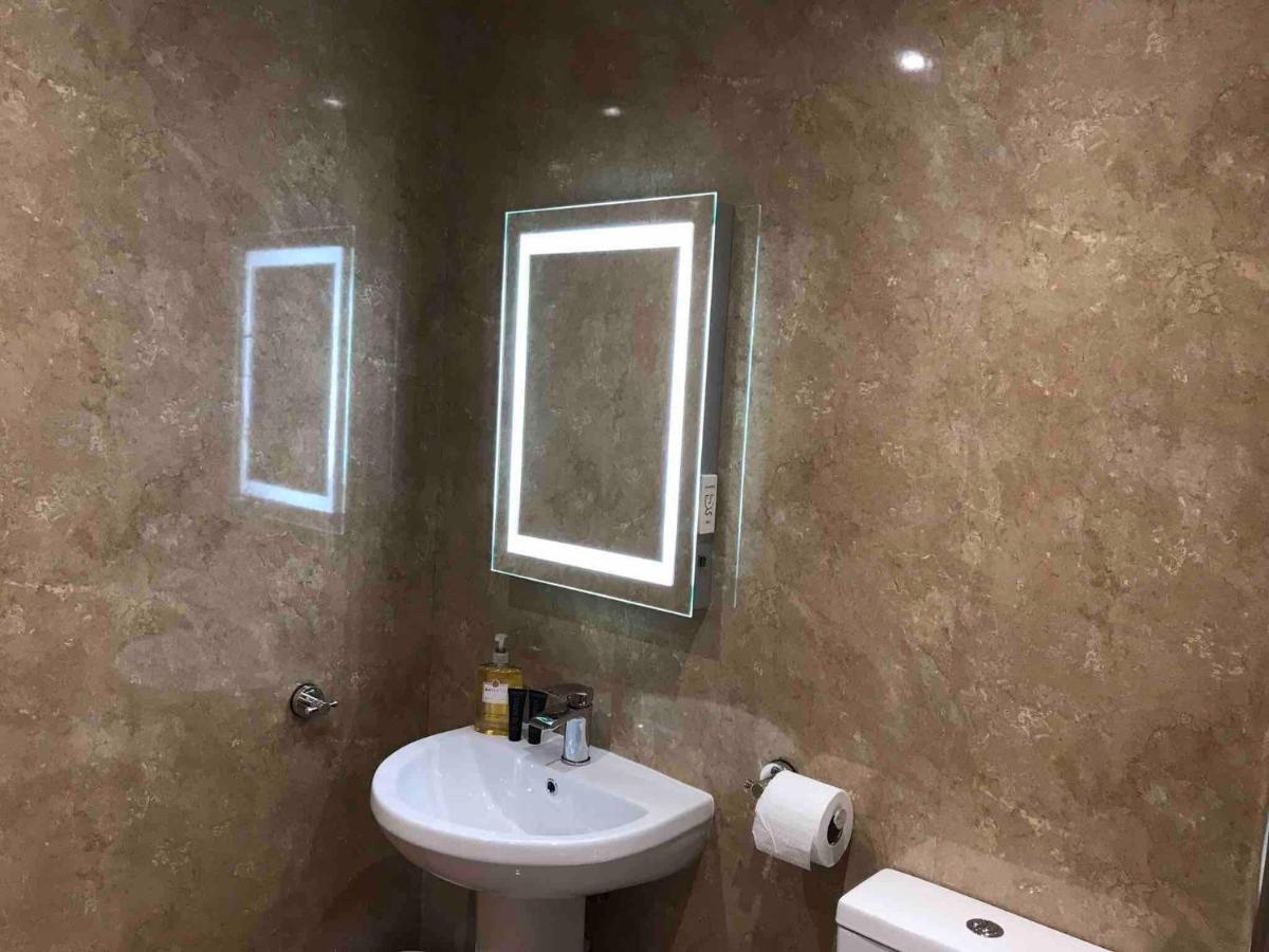 Exclusive Private Double Room, En-Suite Wet Room Private Entrance Forres Zewnętrze zdjęcie